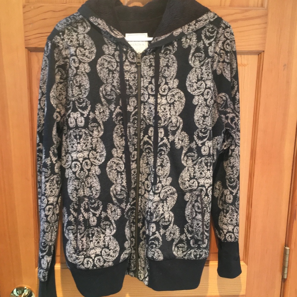 Ladies black damask print fleece-lined zip hoodie